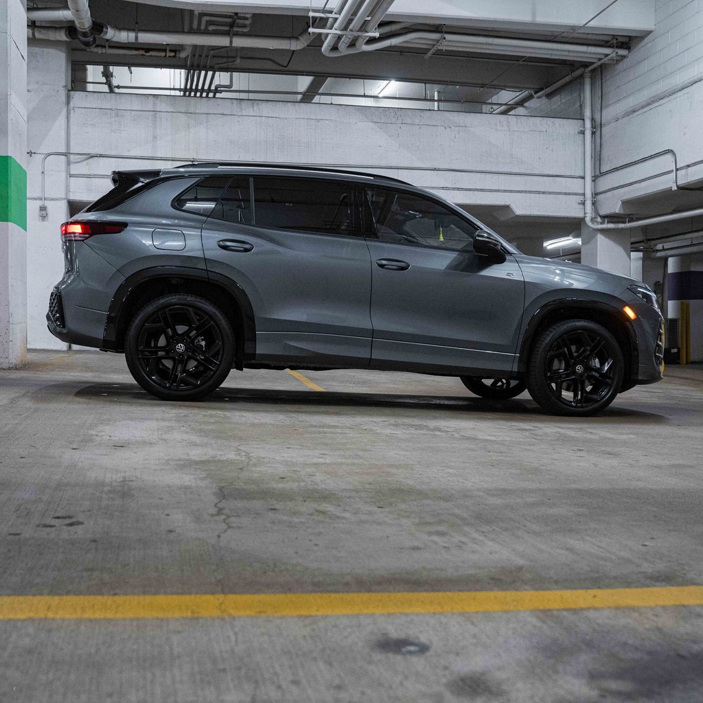 New 2025 Volkswagen Tiguan SE R-Line image 7