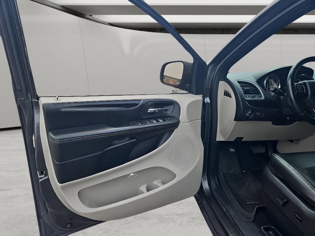 Used 2017 Dodge Grand Caravan SXT FWD image 18