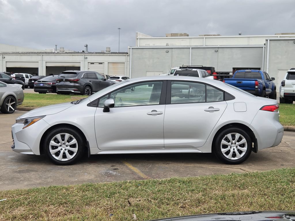 Used 2026 Toyota Corolla LE FWD image 6