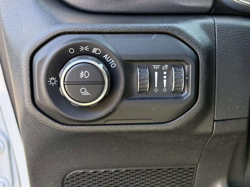 Used 2021 Jeep Gladiator Mojave w/ Cold Weather Group AWD/4WD image 19