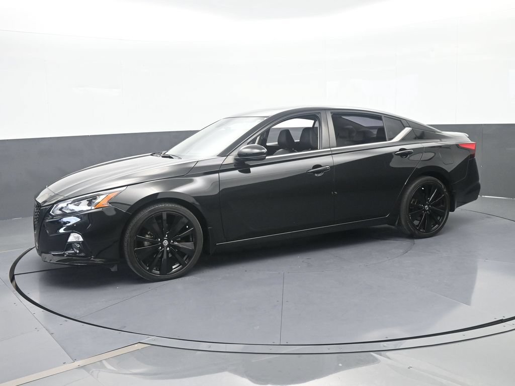 Used 2022 Nissan Altima 2.5 SR w/ Midnight Edition Package FWD image 2
