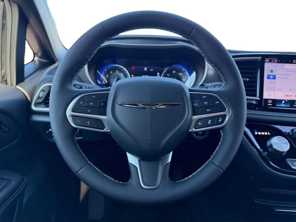 New 2026 Chrysler Pacifica Select FWD image 12