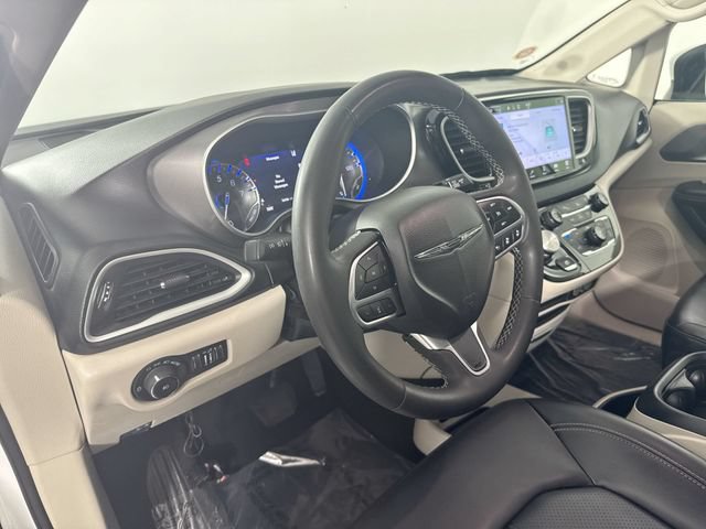 Used 2023 Chrysler Pacifica Touring-L FWD image 23