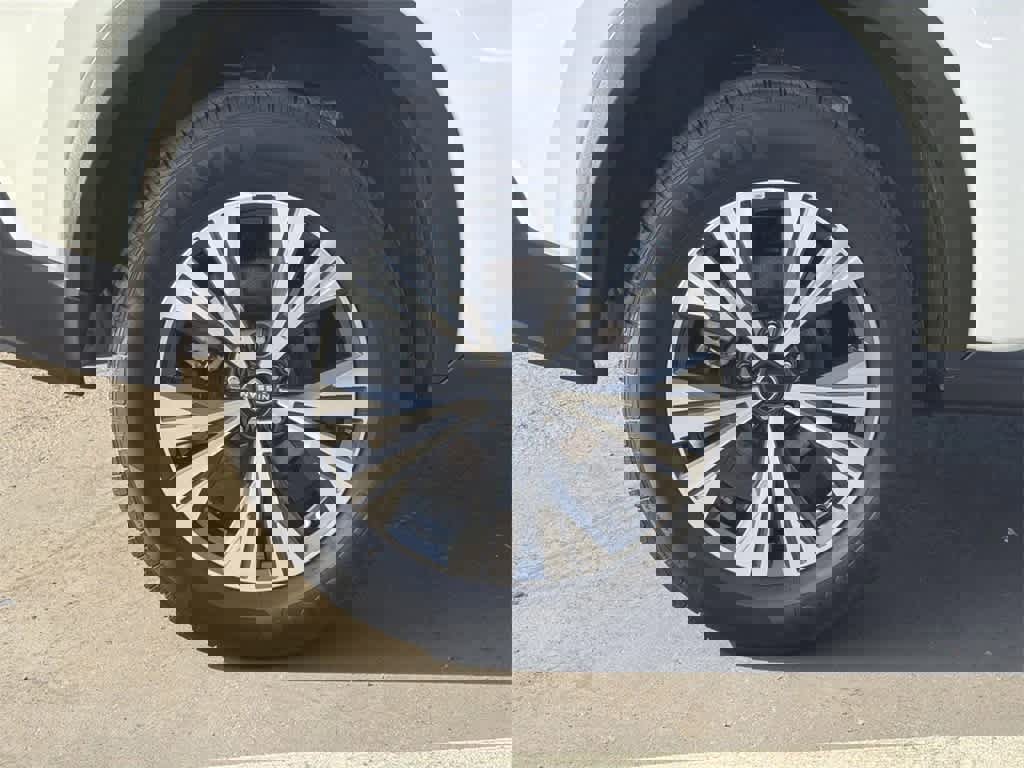 Used 2023 Nissan Rogue SV image 42