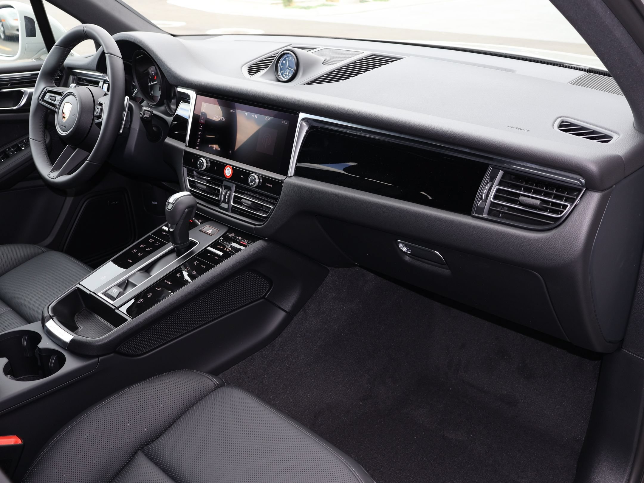 New 2026 Porsche Macan AWD/4WD image 30