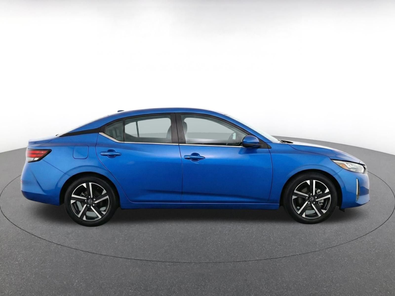Used 2025 Nissan Sentra SV FWD image 10