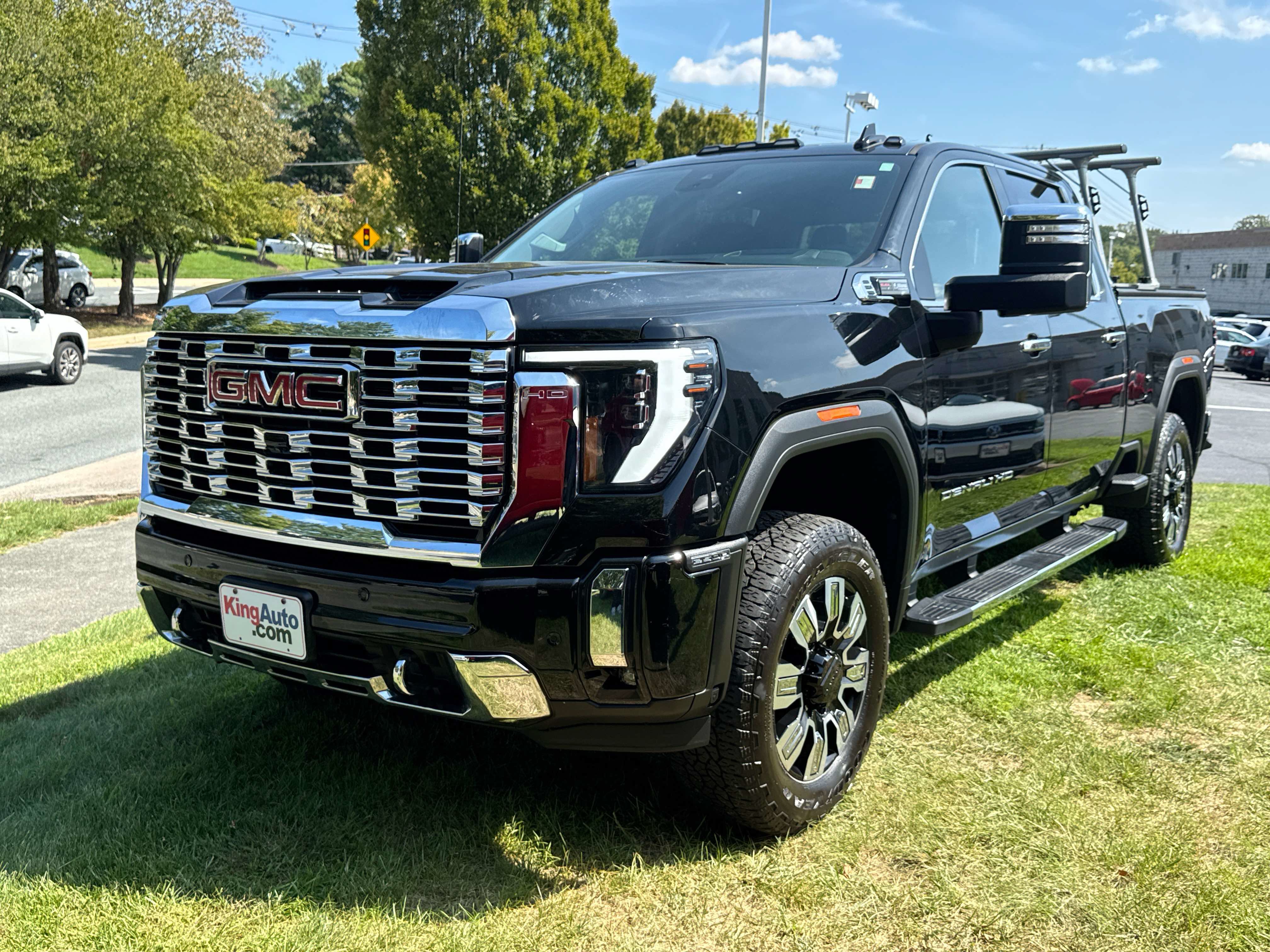 Used 2024 GMC Sierra 2500 Denali w/ Denali Reserve Package AWD/4WD image 2