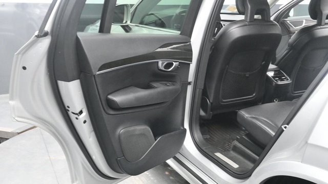 Used 2018 Volvo XC90 T6 Momentum w/ Convenience Package AWD/4WD image 24
