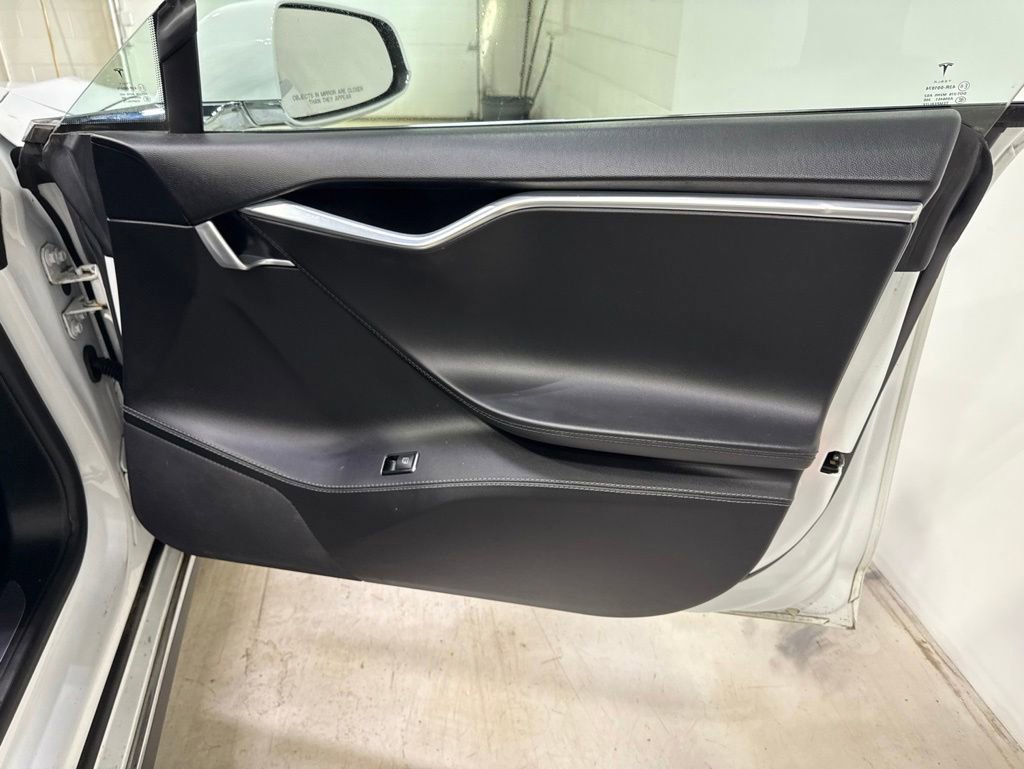 Used 2015 Tesla Model S 60 RWD image 32