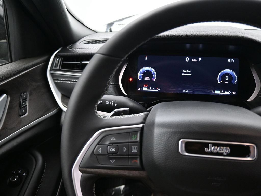 New 2025 Jeep Grand Cherokee Limited w/ Luxury Tech Group II image 18