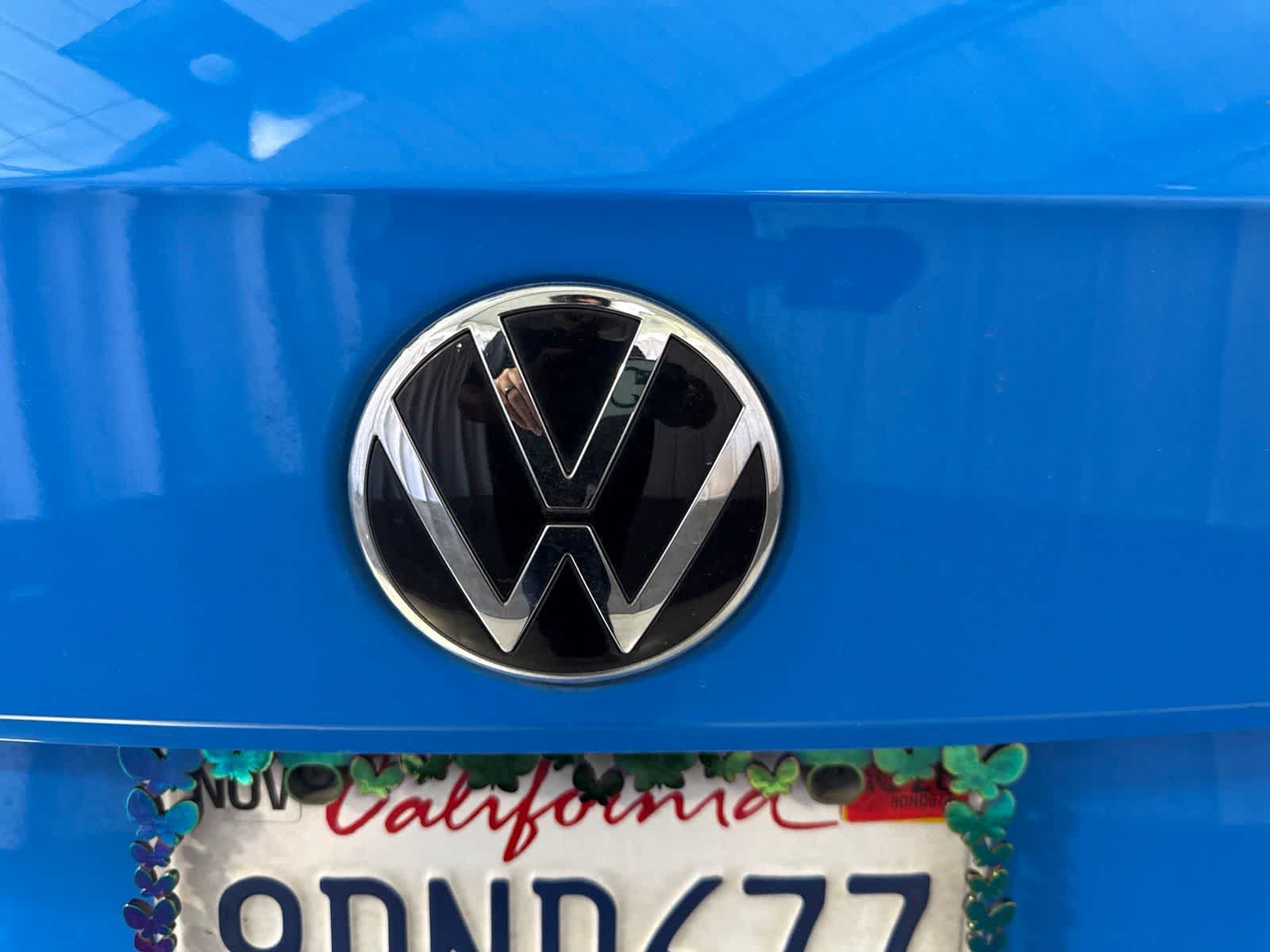 Used 2023 Volkswagen Taos SE w/ Panoramic Sunroof Package AWD/4WD image 12