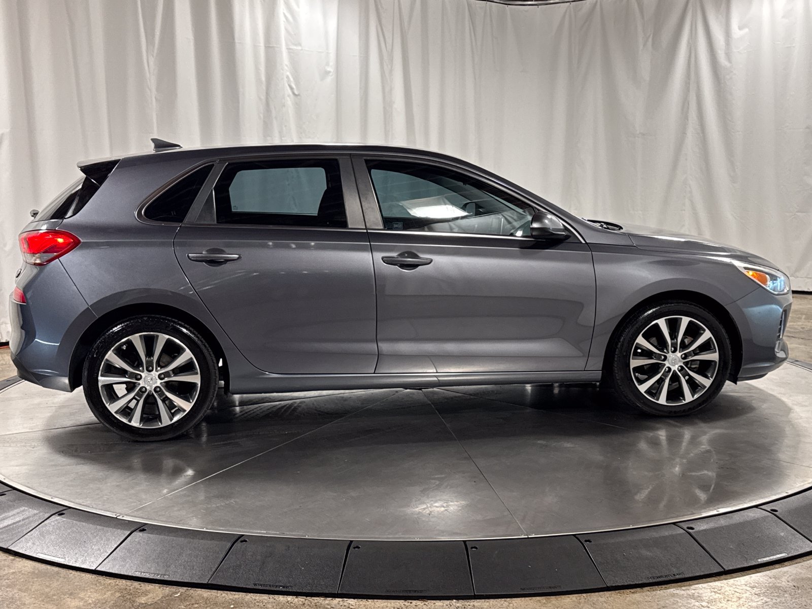 Used 2018 Hyundai Elantra GT FWD image 6