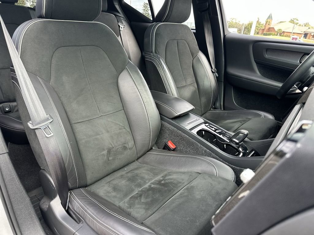 Used 2019 Volvo XC40 T5 R-Design image 27