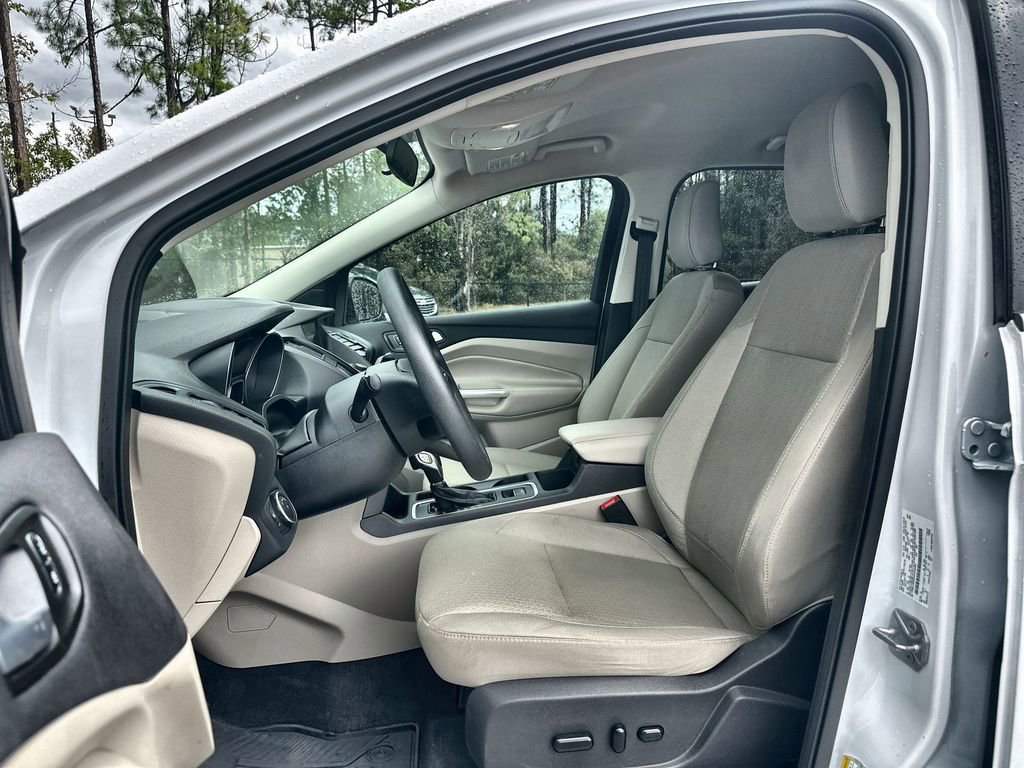 Used 2019 Ford Escape SE image 18