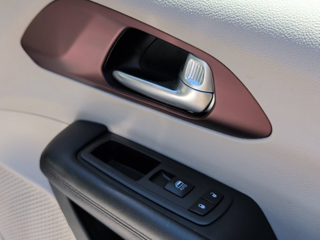Used 2019 Chrysler Pacifica Limited FWD image 36