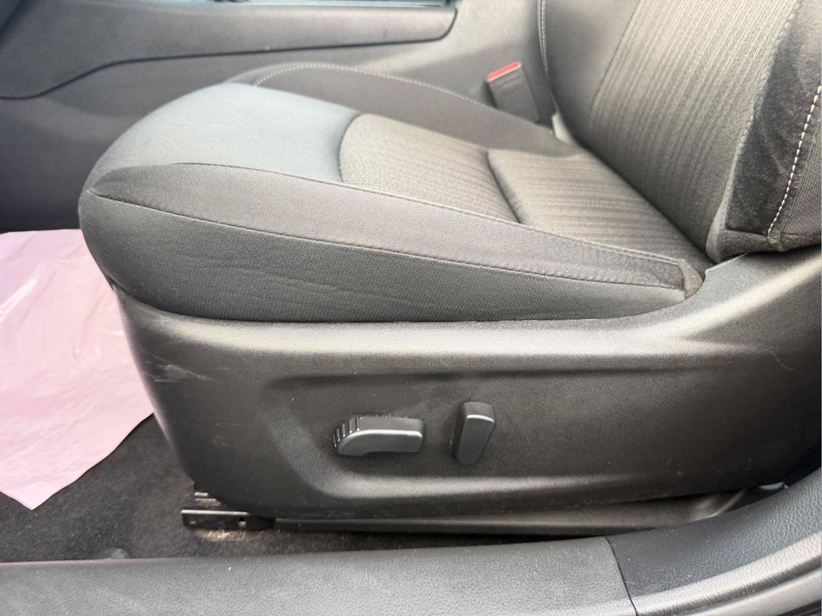 Used 2025 Nissan Altima 2.5 SV FWD image 11