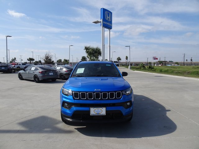 Used 2024 Jeep Compass Latitude image 2