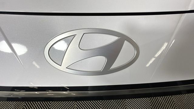 Certified 2025 Hyundai Elantra Limited FWD image 9