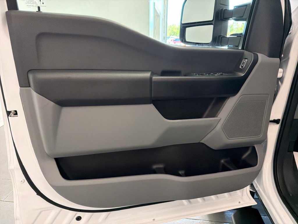 New 2027 Ford F550 4x4 Crew Cab image 13