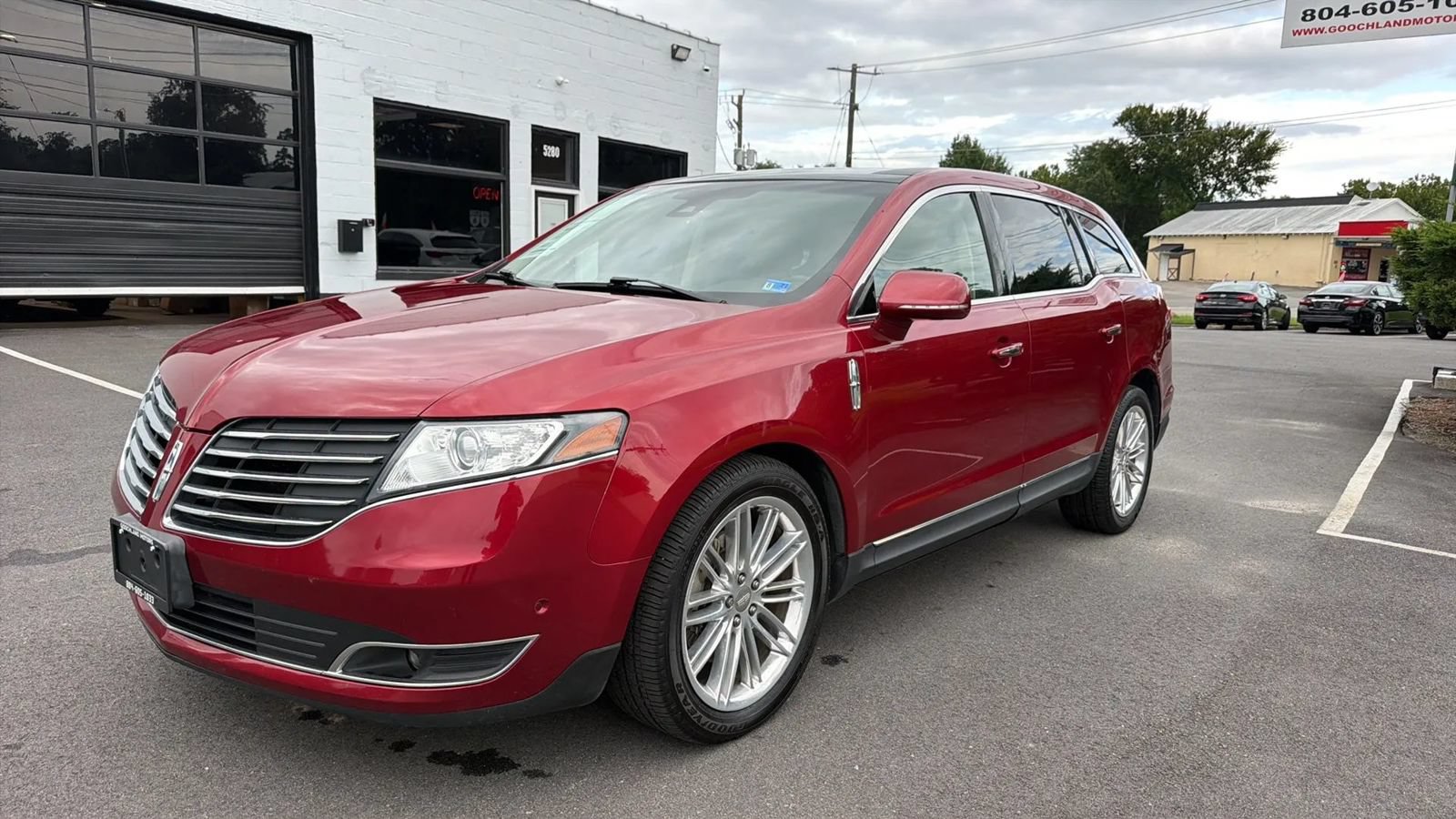 Used 2019 Lincoln MKT AWD image 12