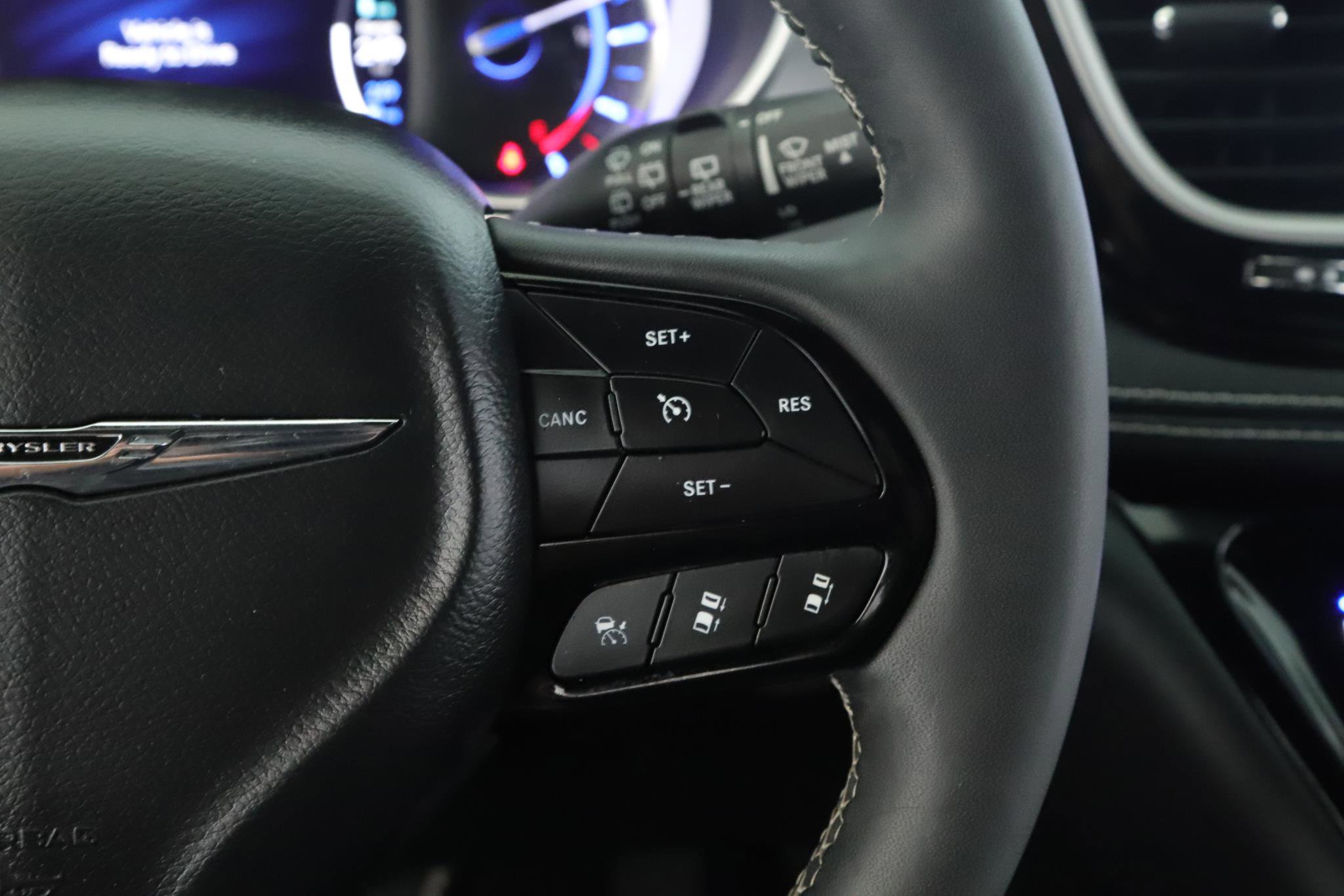 Used 2022 Chrysler Pacifica Touring-L w/ S Appearance Package image 8