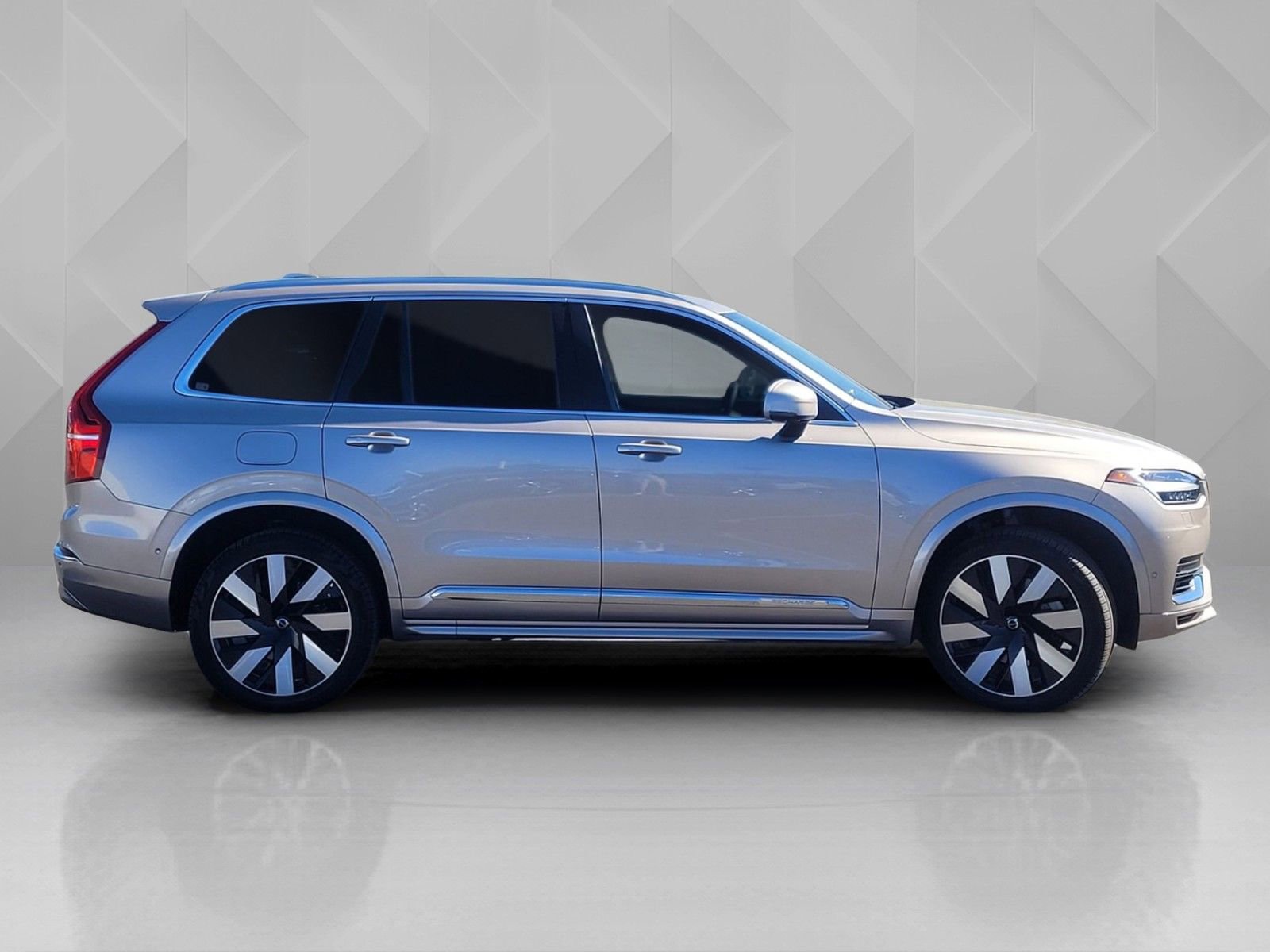 Certified 2023 Volvo XC90 T8 Ultimate w/ Protection Package Premier image 7