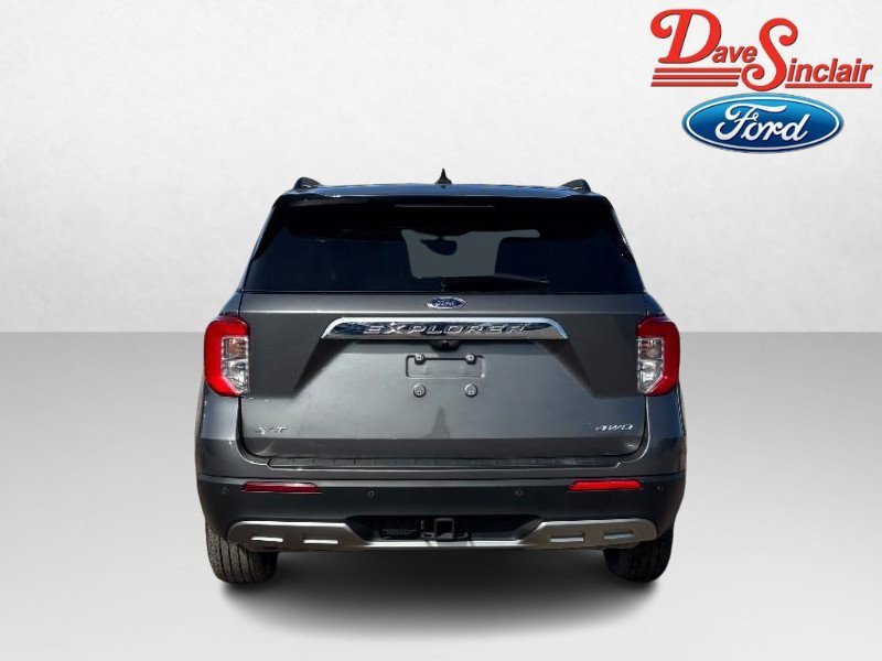 Used 2022 Ford Explorer XLT w/ Equipment Group 202A image 8