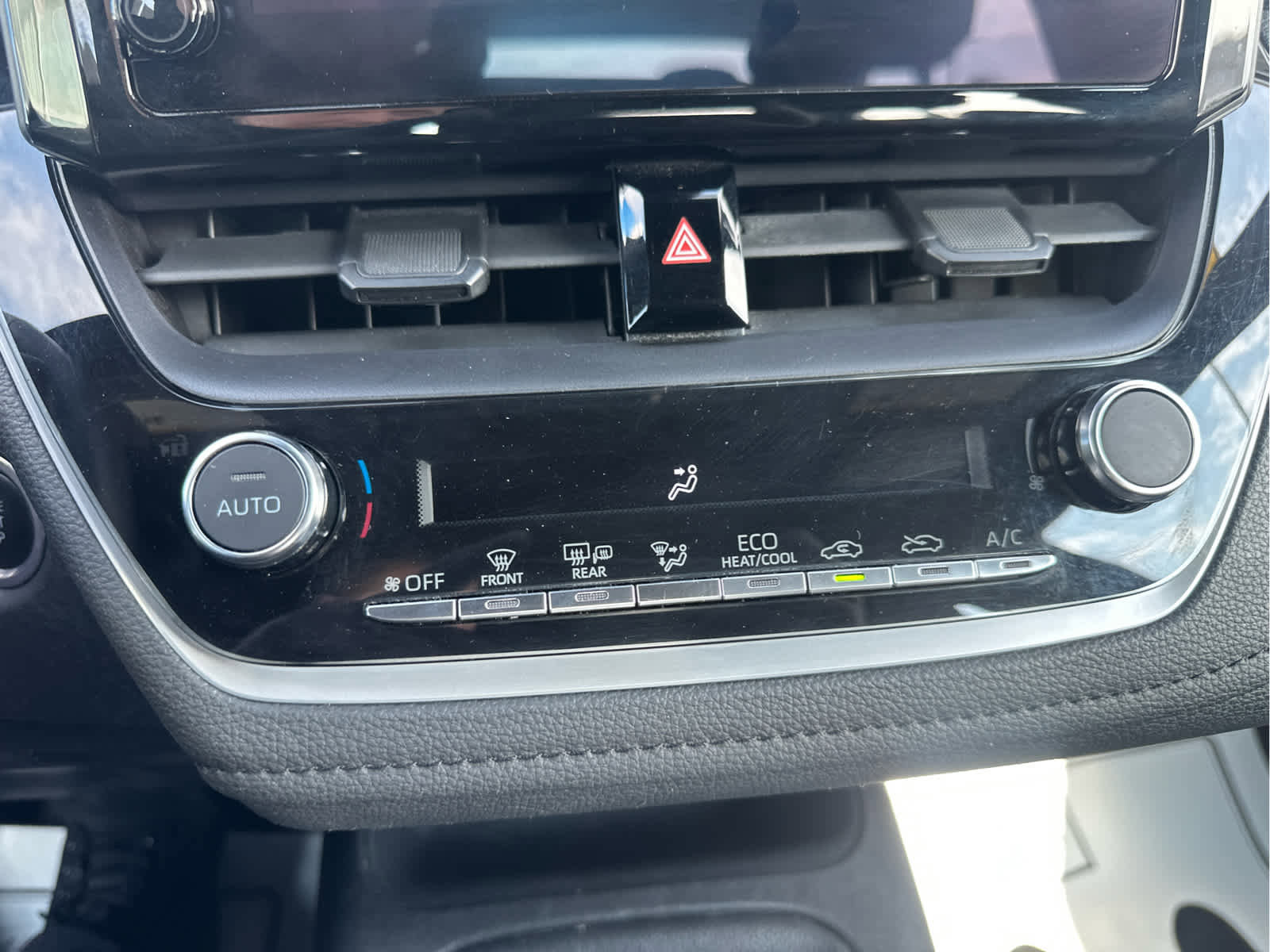 Used 2024 Toyota Corolla Sedan w/ SE Convenience Package image 29