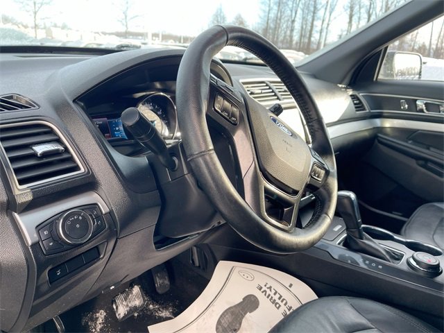 Used 2017 Ford Explorer XLT w/ Equipment Group 202A image 10