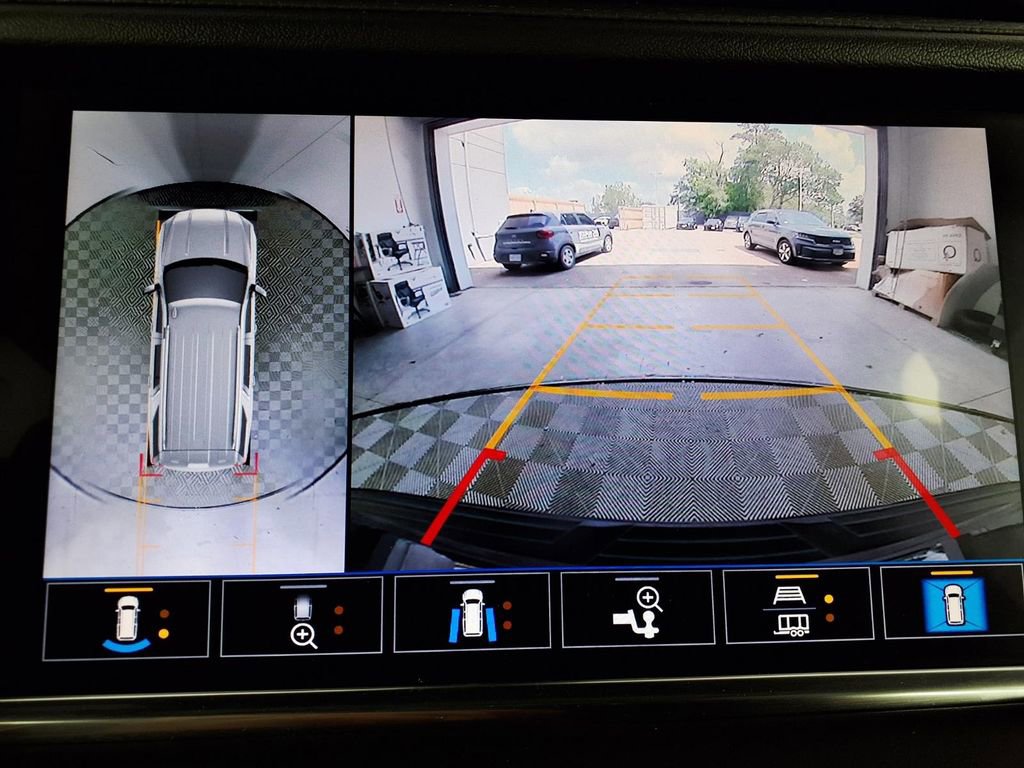 Used 2021 GMC Yukon Denali w/ Denali Premium Package image 10