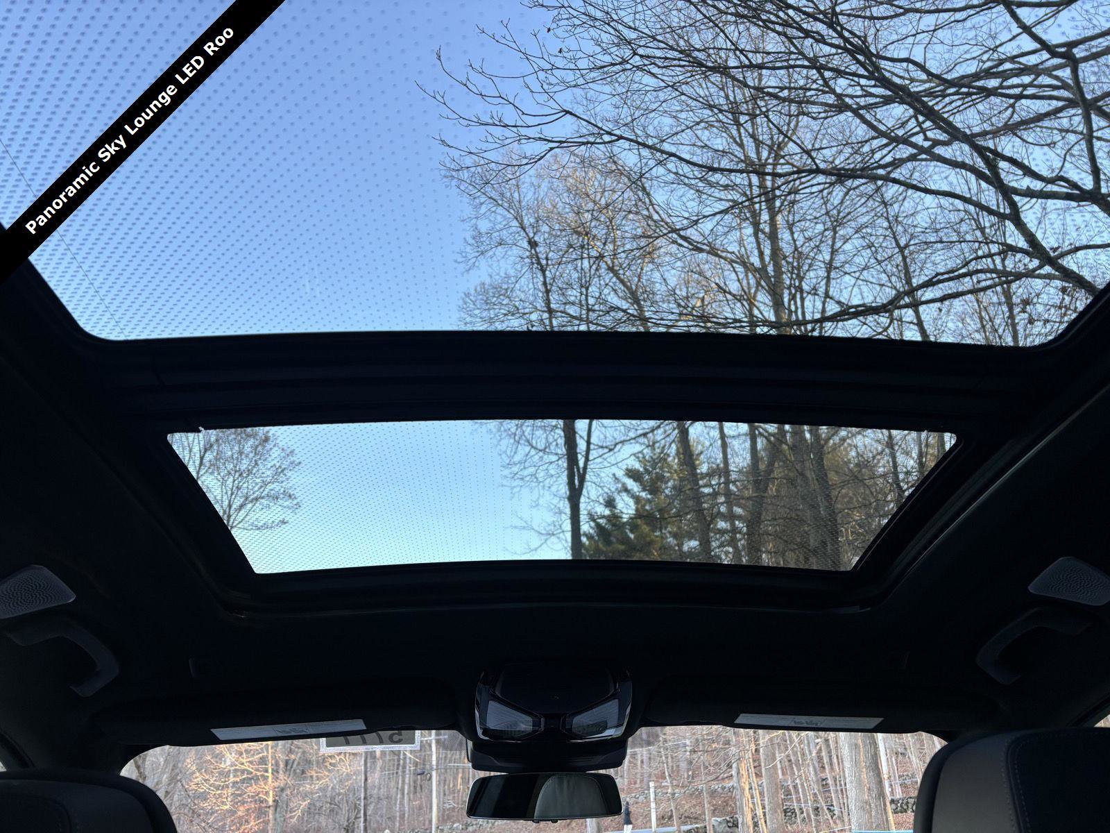 Used 2023 BMW X7 M60i w/ Executive Package image 23