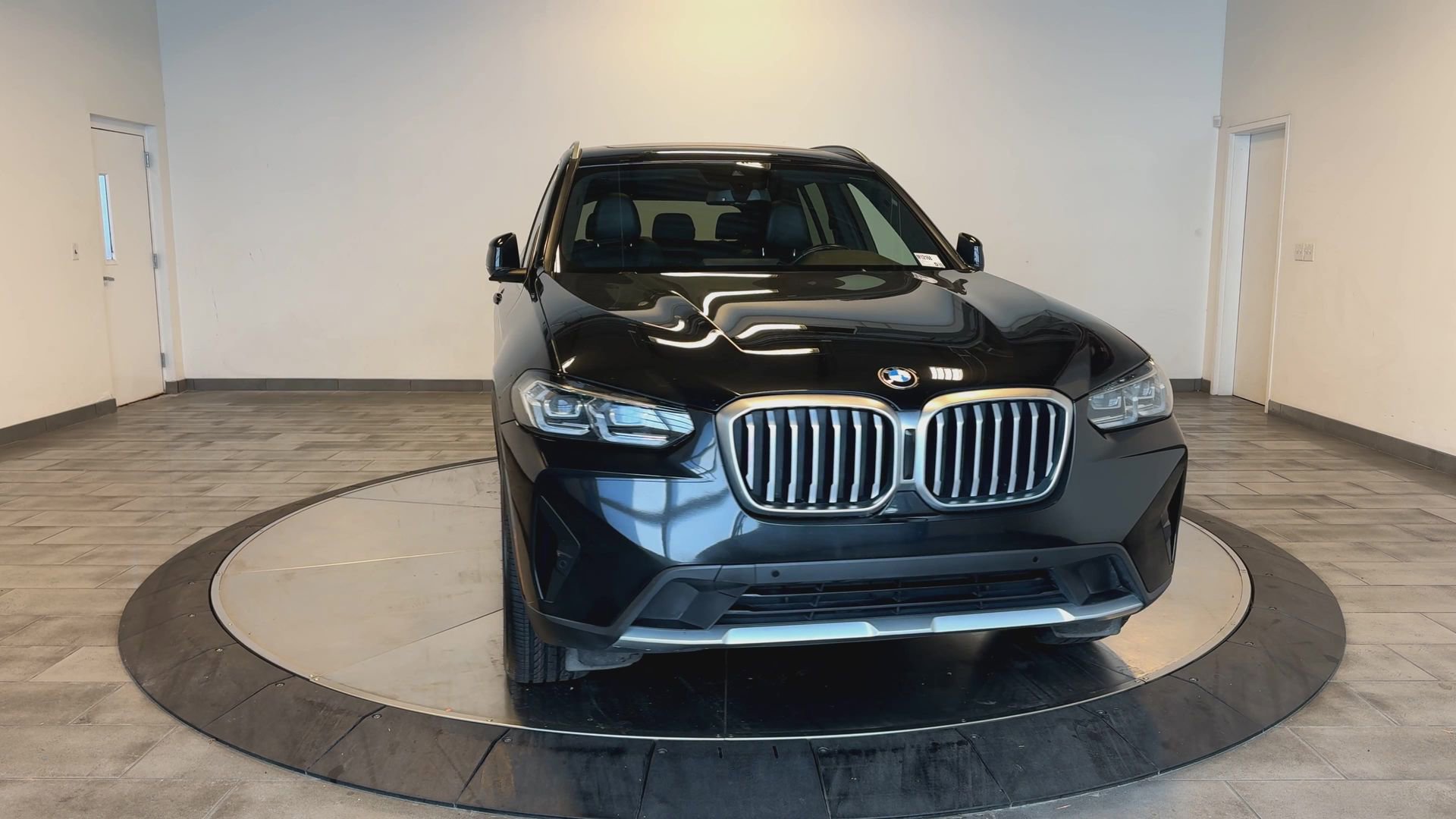 Used 2023 BMW X3 xDrive30i AWD/4WD image 3