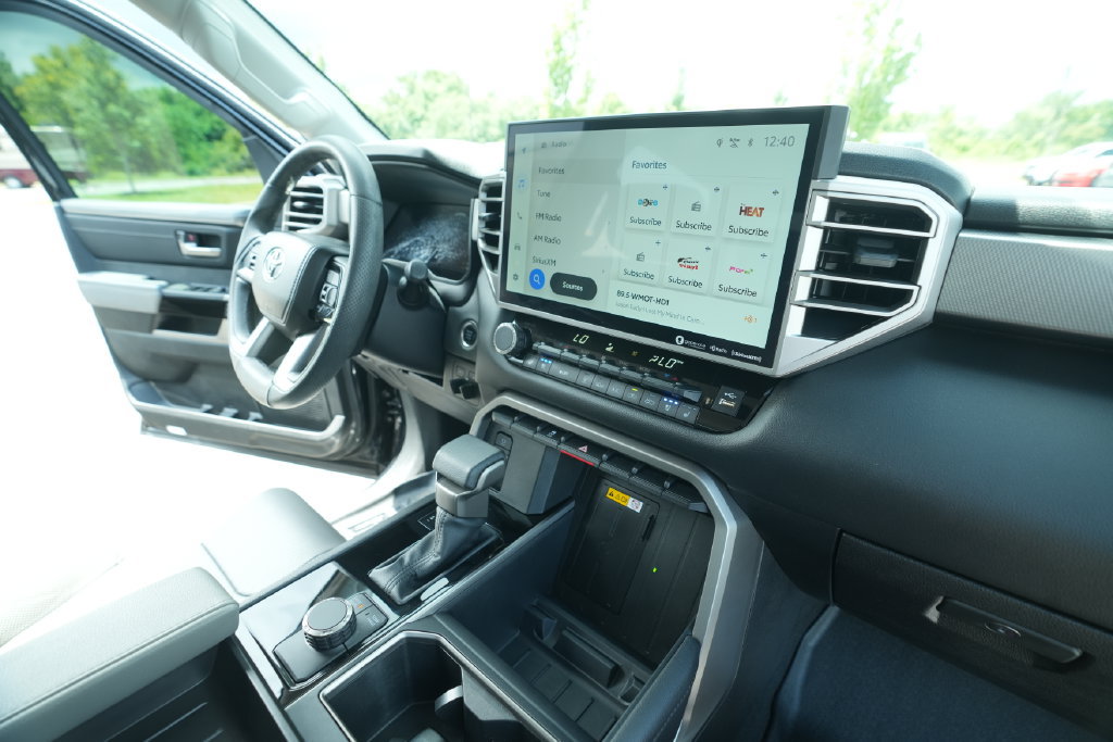 Used 2024 Toyota Tundra Limited w/ Power Package RWD image 39