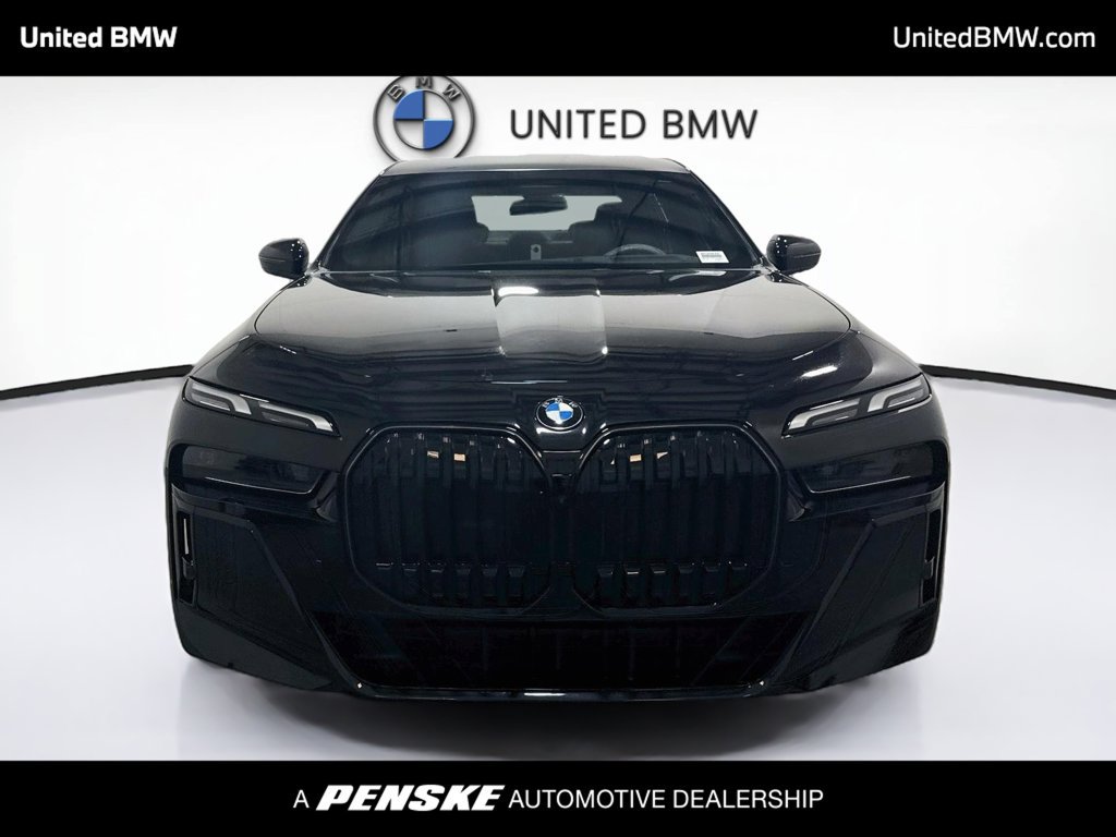 Certified 2025 BMW 740i w/ Premium Package RWD image 2
