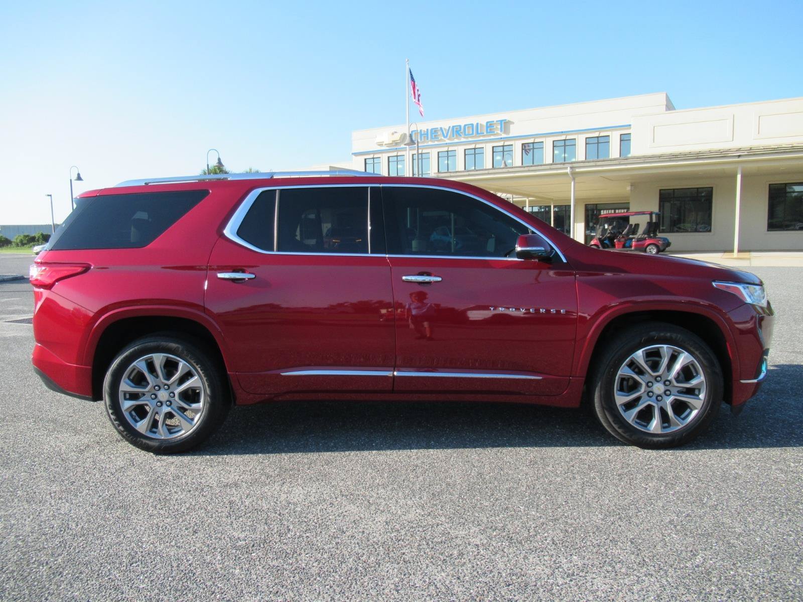 Used 2019 Chevrolet Traverse Premier w/ Driver Confidence II Package FWD image 2