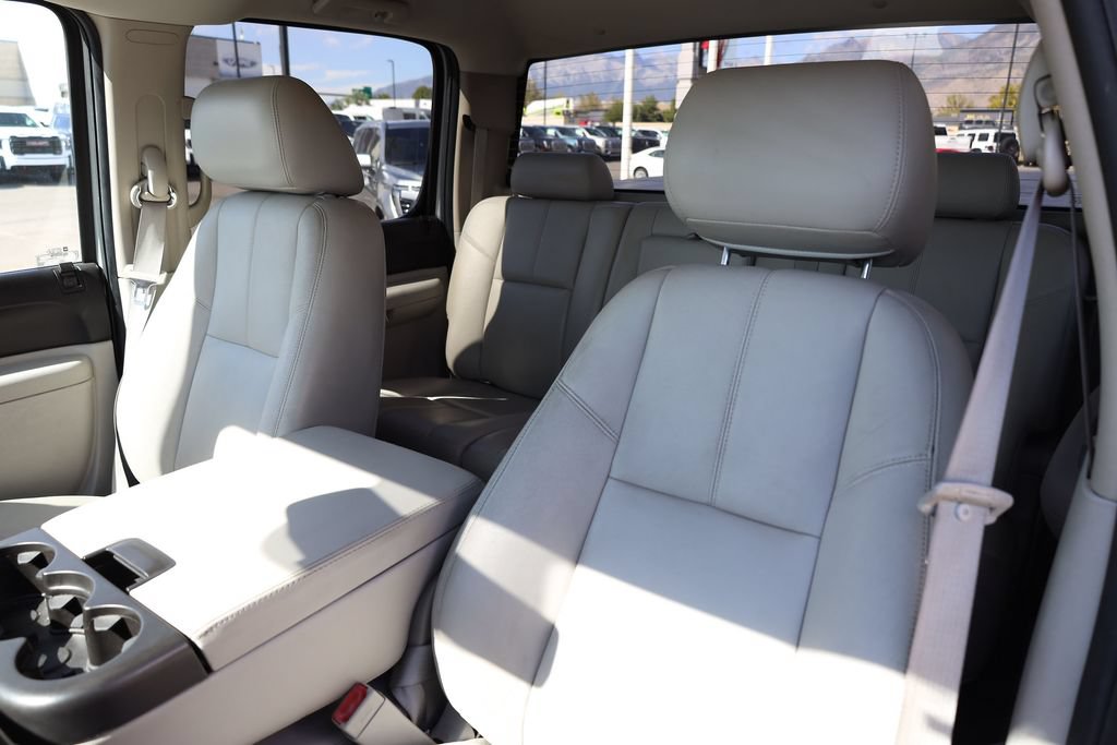 Used 2011 Chevrolet Silverado 3500 LT w/ Interior Plus Package AWD/4WD image 17