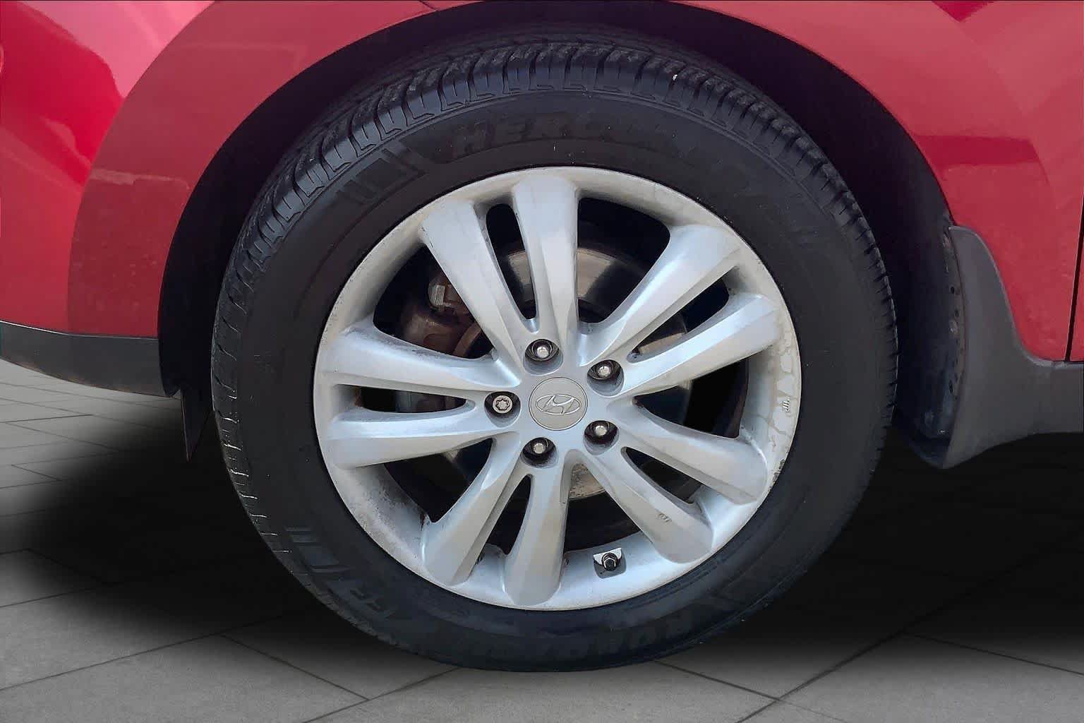 Used 2013 Hyundai Tucson Limited FWD image 11