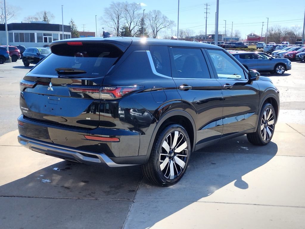 New 2026 Mitsubishi Outlander SE image 16