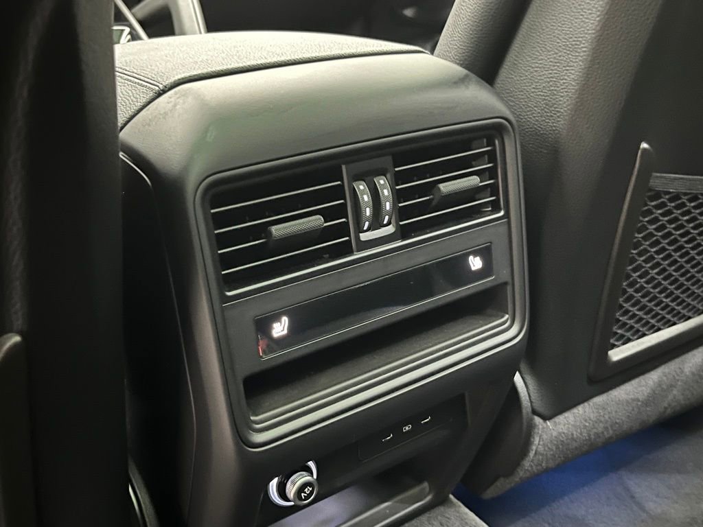 Used 2025 Porsche Cayenne image 27
