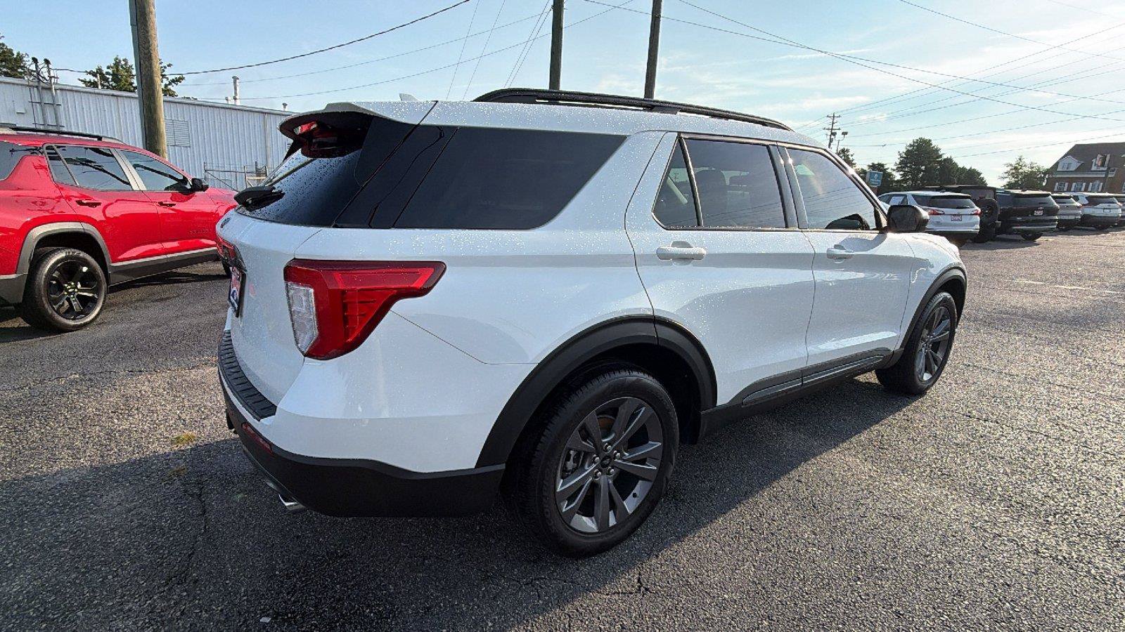 Used 2023 Ford Explorer XLT w/ Equipment Group 202A RWD image 9