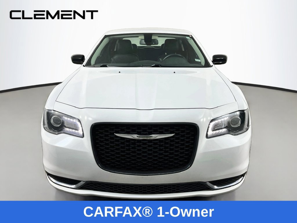 Used 2019 Chrysler 300 Touring w/ Sport Appearance Package RWD image 3