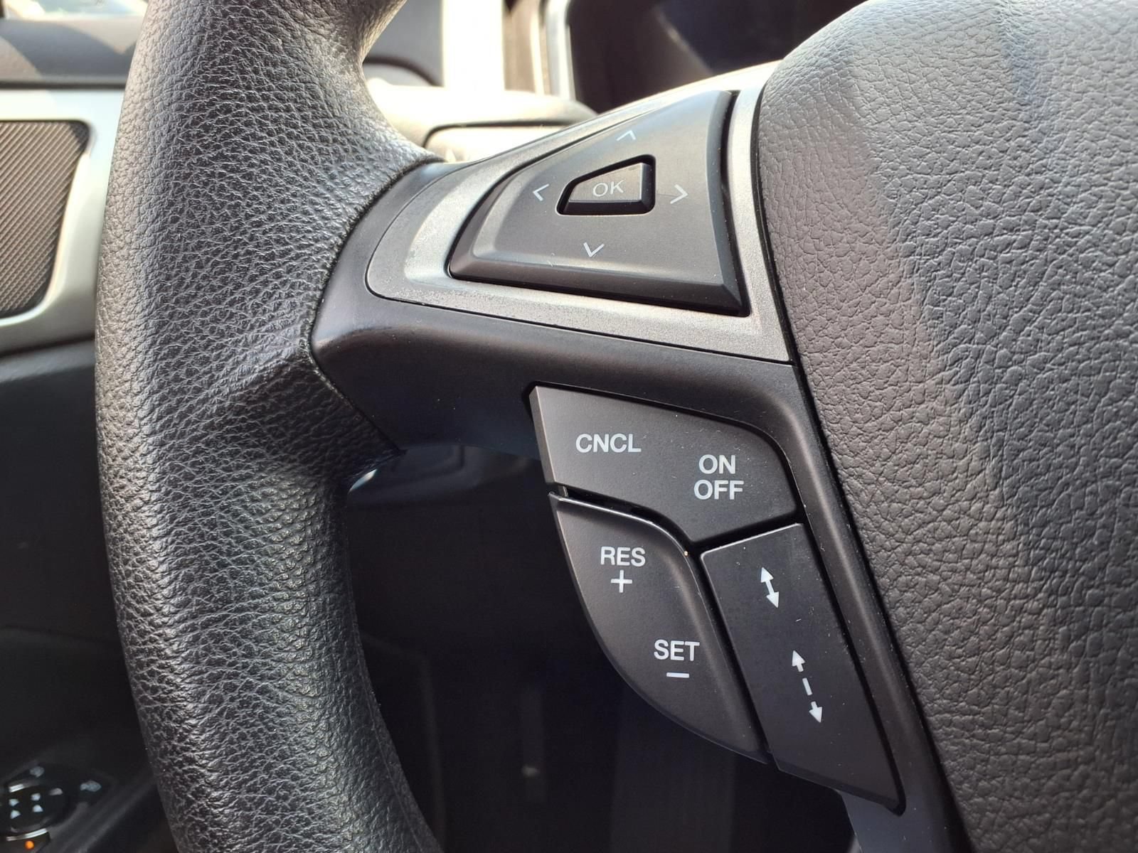 Used 2020 Ford Fusion SE FWD image 25