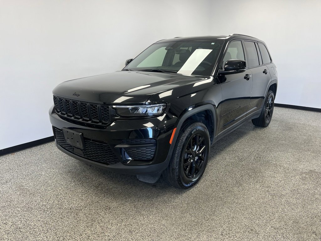 Used 2024 Jeep Grand Cherokee Altitude image 16