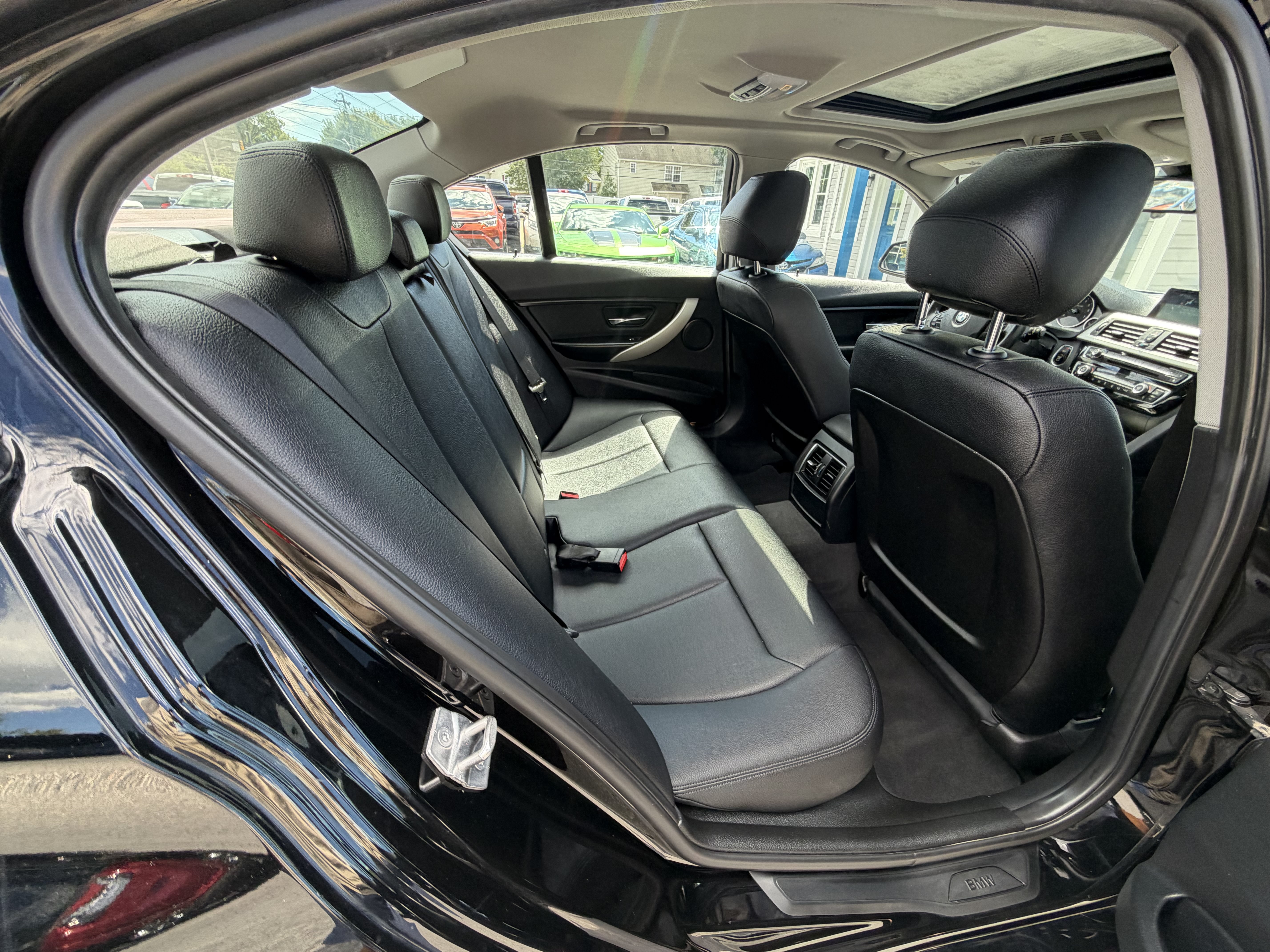 Used 2016 BMW 320i Sedan RWD image 15