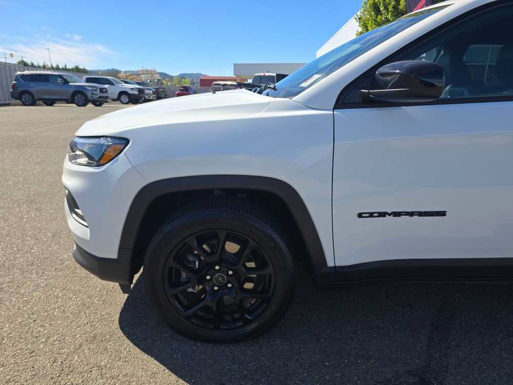 Used 2025 Jeep Compass Latitude w/ Altitude Special Edition AWD/4WD image 18