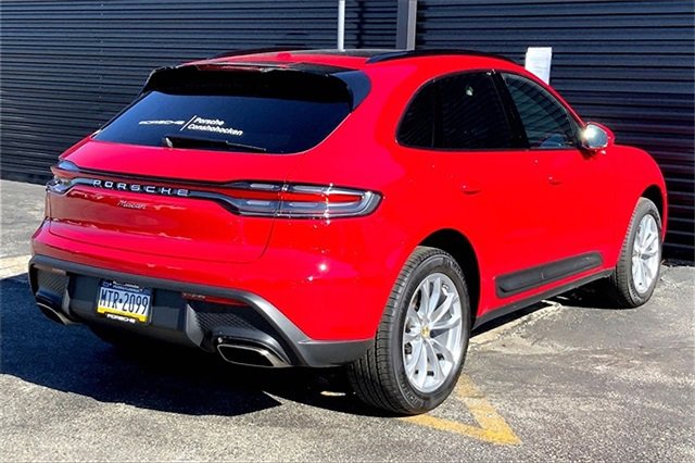 Used 2025 Porsche Macan image 10