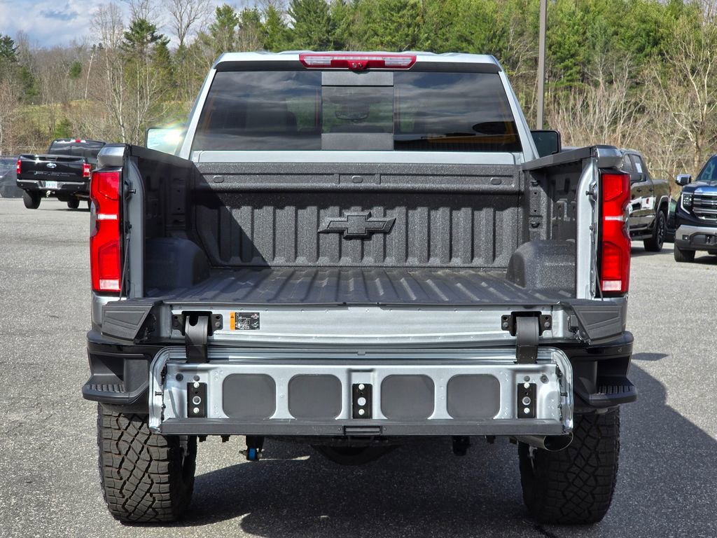 New 2026 Chevrolet Silverado 2500 ZR2 image 17