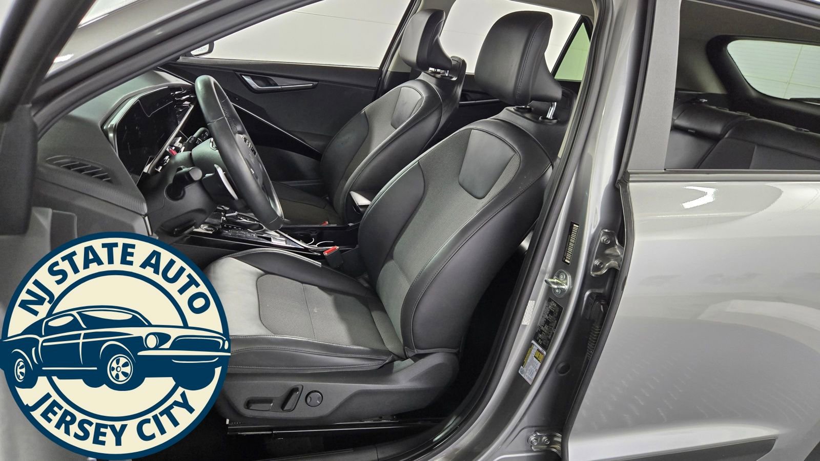 Used 2023 Kia Niro EX FWD image 22