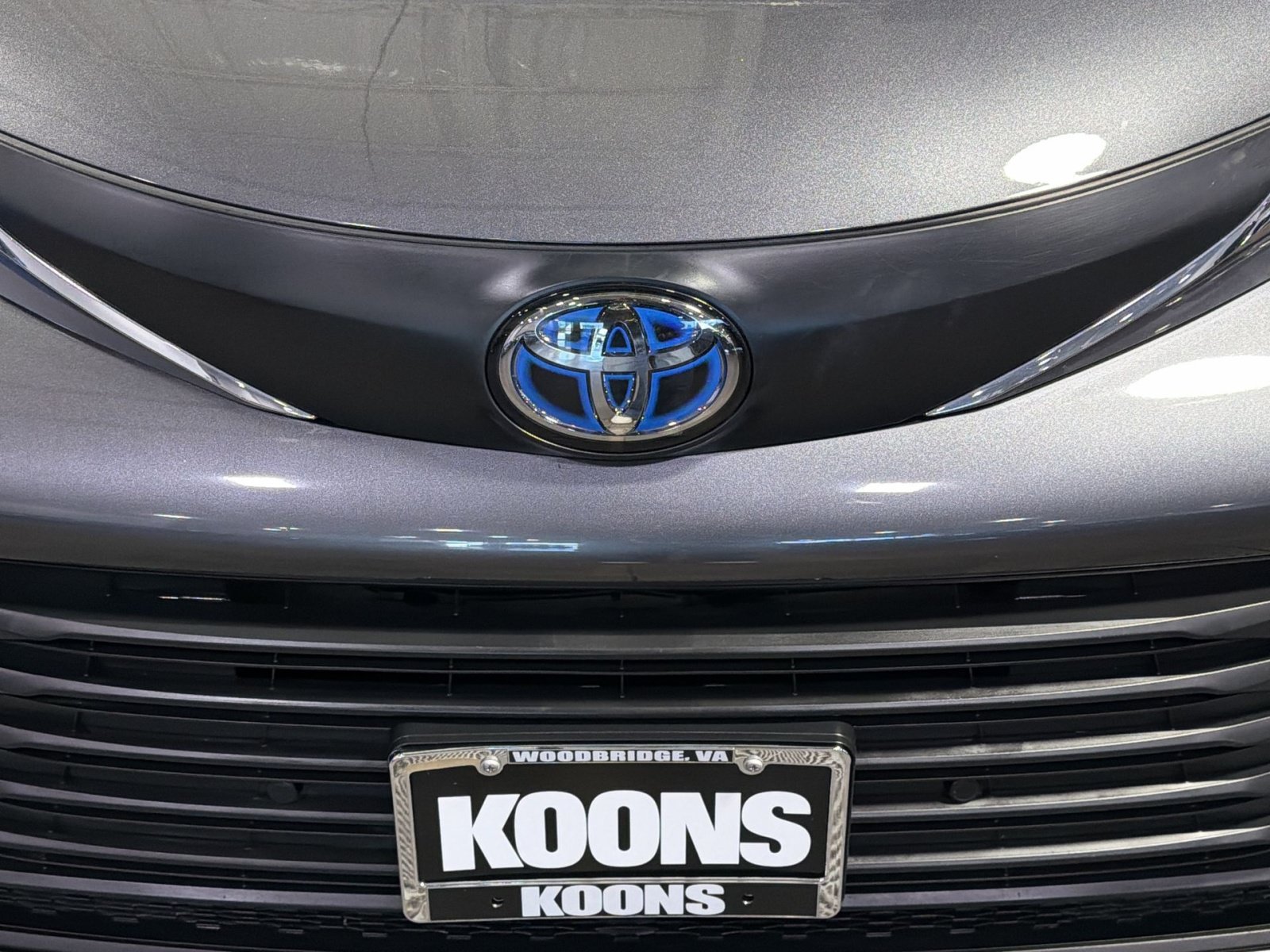 Used 2025 Toyota Sienna XLE w/ XLE Plus Package FWD image 7