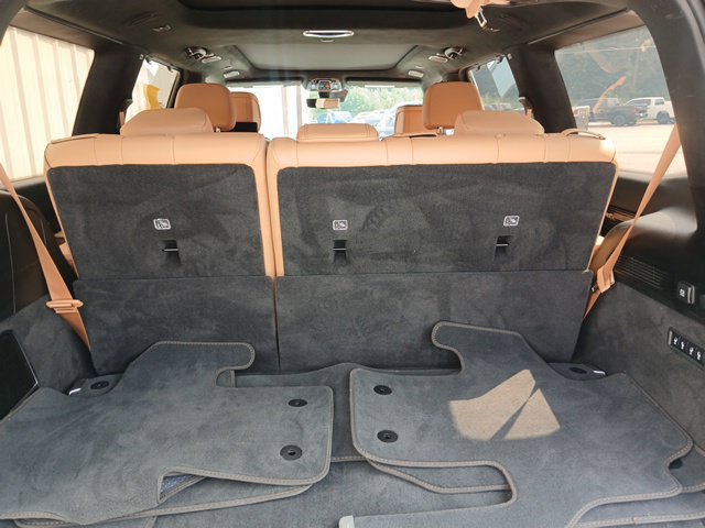 Used 2024 Jeep Grand Wagoneer Series III w/ Rear Seat Video Group 1 AWD/4WD image 11
